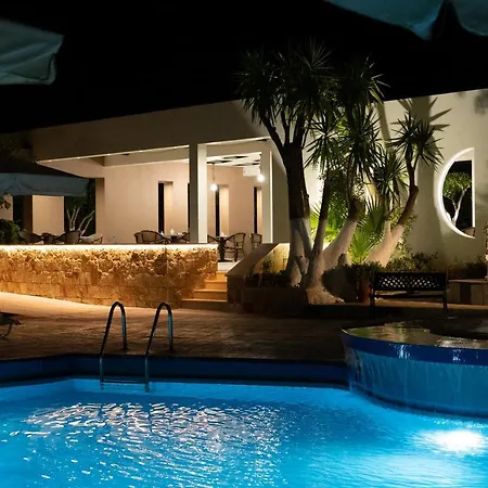 Hotel La Cite 3*