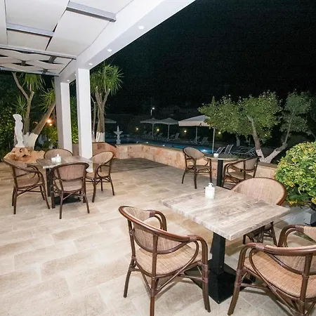Hotel La Cite 3*