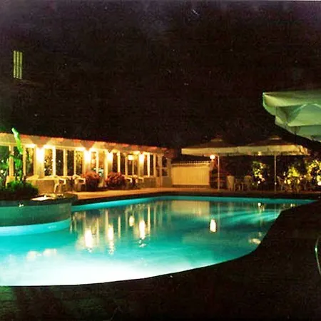 Hotel La Cite 3*
